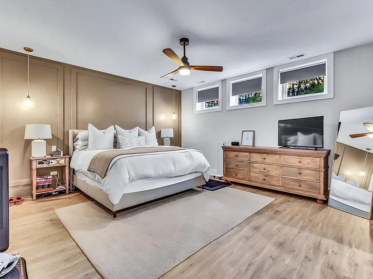 1647 W Irving Park Rd #1W — Photo 11