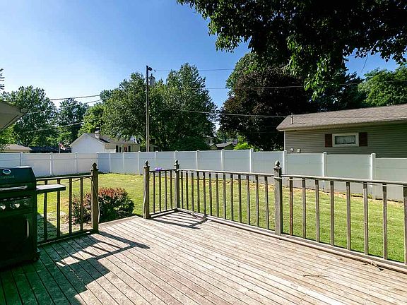 4th image of 209 27th Avenue Ct