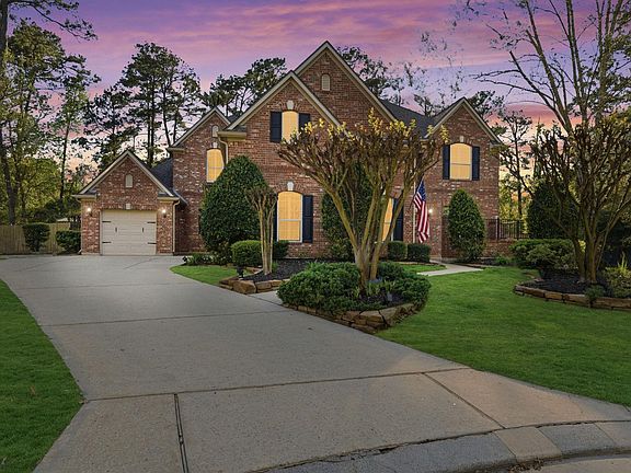 2nd image of 3 Graylin Woods Pl