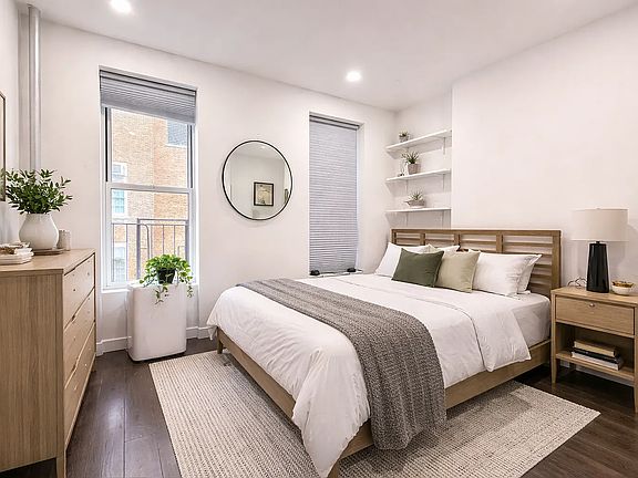 2nd image of 139 Mulberry St