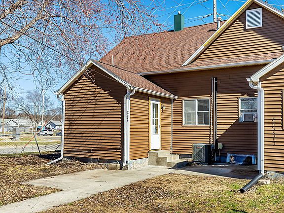 2nd image of 226 1st St