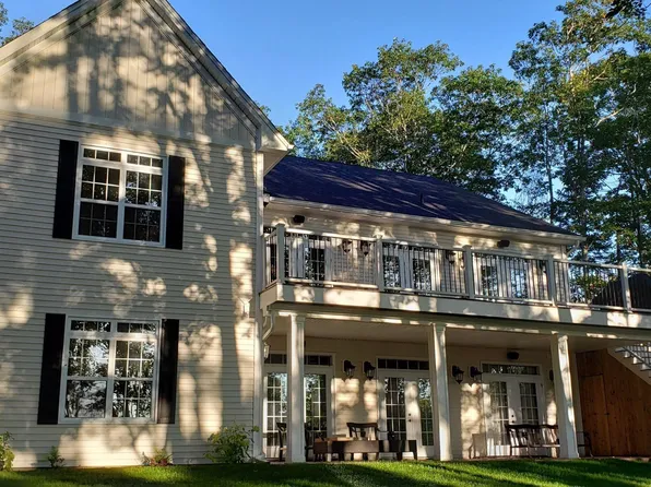 36 Blue Hill Rd, Halifax, NS B2T 1E6