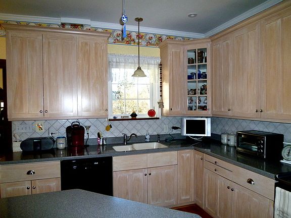 2nd image of 228 N Charlotte St