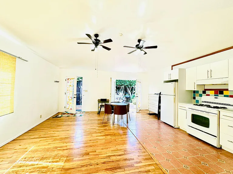 5110 Inglewood Blvd — Photo 11