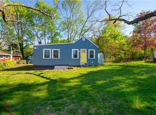 14 Smith St, Bristol, RI 02809