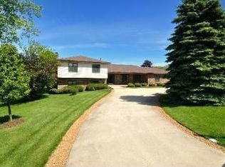 13 S High Point Dr, Round Lake, IL 60073