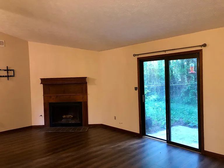 4933 Turtle Rdg NE — Photo 3