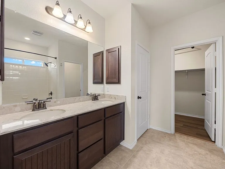 136 Vickers St — Photo 18