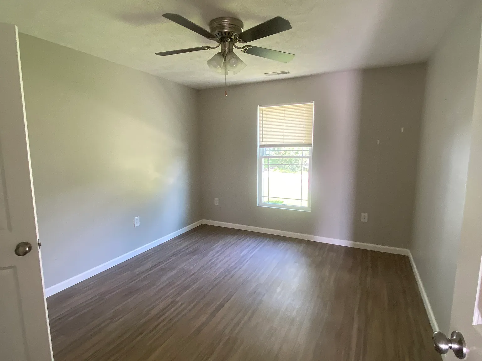 2 bed, 950 sqft, $1,100 — Photo 3