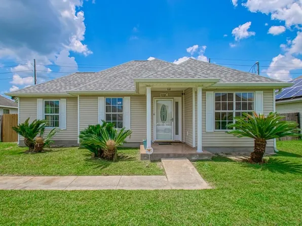 4236 Lac Bienville Dr, Harvey, LA 70058