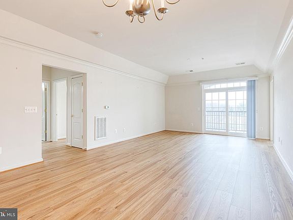 5th image of 7305 Brookview Rd Unit 308