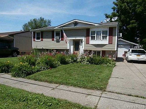 1st image of 108 Altruria St