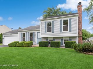 1254 Woodlake Dr, Carol Stream, IL