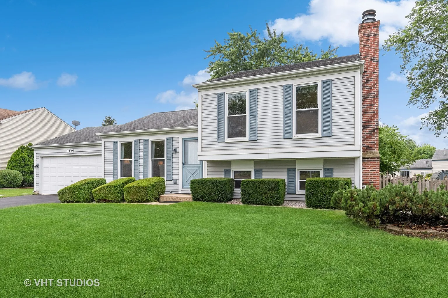 1254 Woodlake Dr photo 1