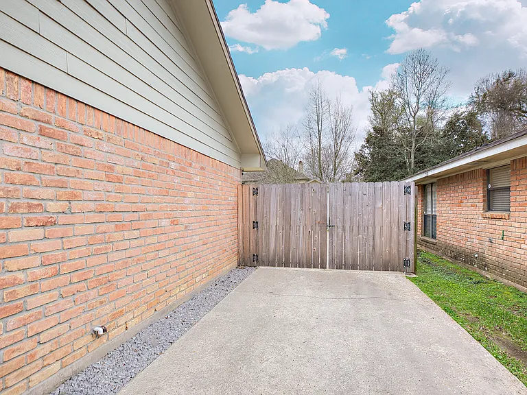 1138 Brookhollow Dr — Photo 22