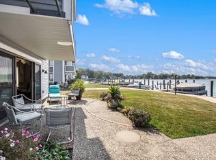 400 Lakeview Ct APT 1A, Spring Lake, MI 49456