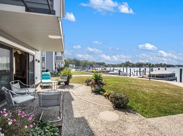 400 Lakeview Ct APT 1A, Spring Lake, MI 49456