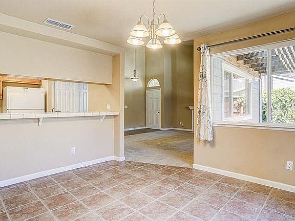 3rd image of 1101 Cambridge Dr
