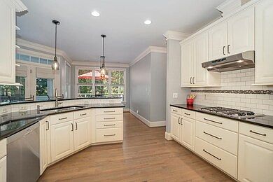 4th image of 248 Waterville St