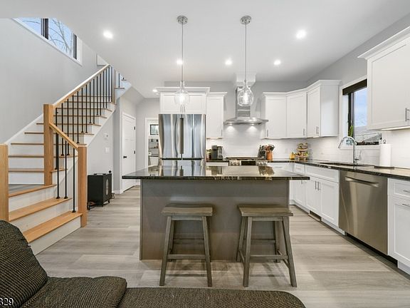 3rd image of 71 Witte Rd