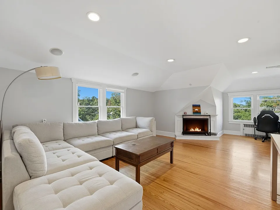 16 Munn St #3