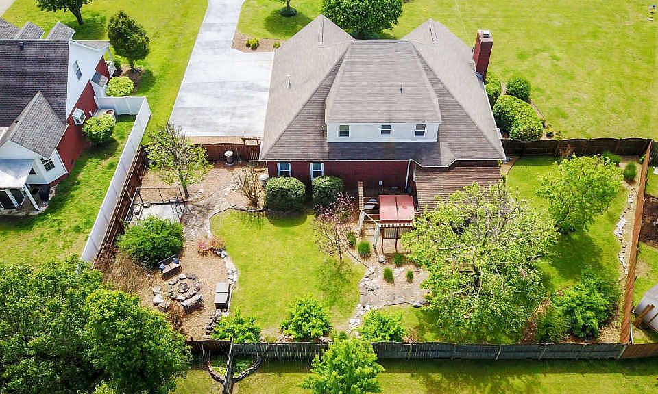 1st image of 387 Clarkston Dr