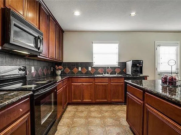 1601 Lionheart Dr — Photo 8