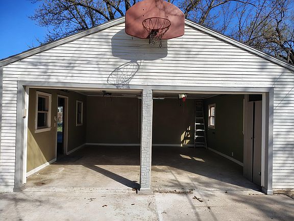 4th image of 2846 N Shelton Ave