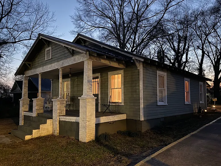 1009 Avenue D NW — Photo 2