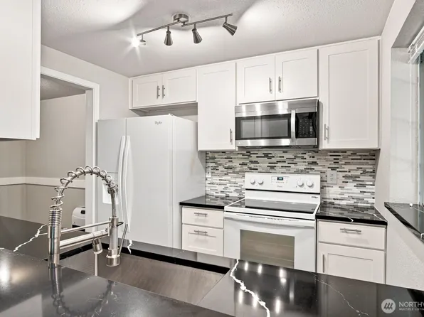15433 Country Club Drive #E103, Mill Creek, WA 98012