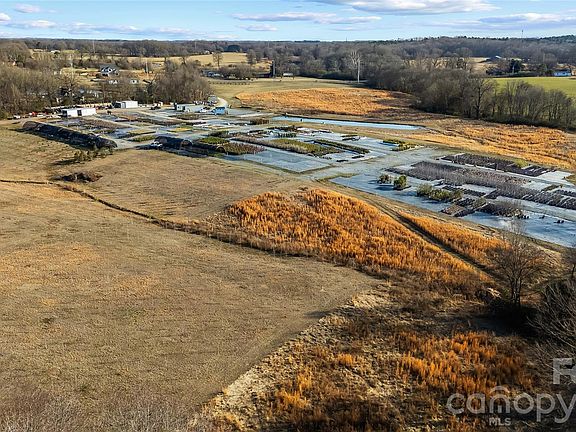 3rd image of 2504 Long Hope Rd