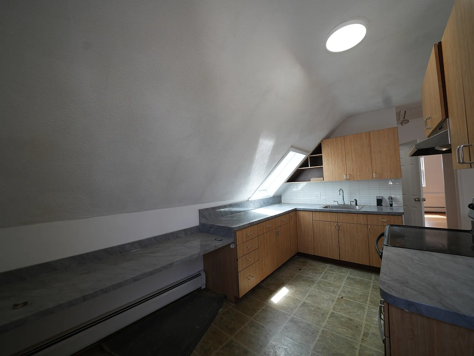 3 bed, 856 sqft, $3,800 — Photo 3