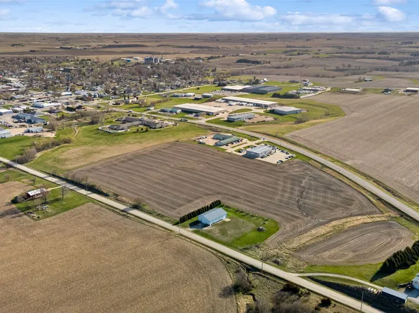 104 Alexander Dr, Tipton, IA 52772