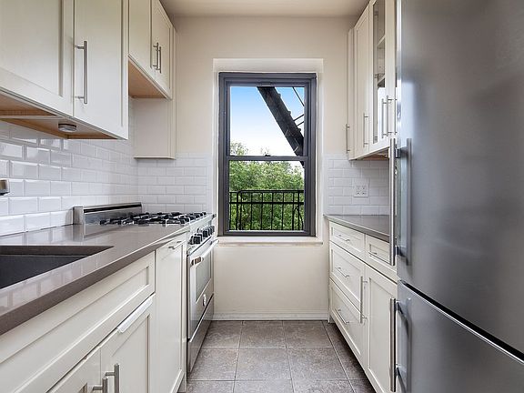 5th image of 425 Central Park W APT 6A