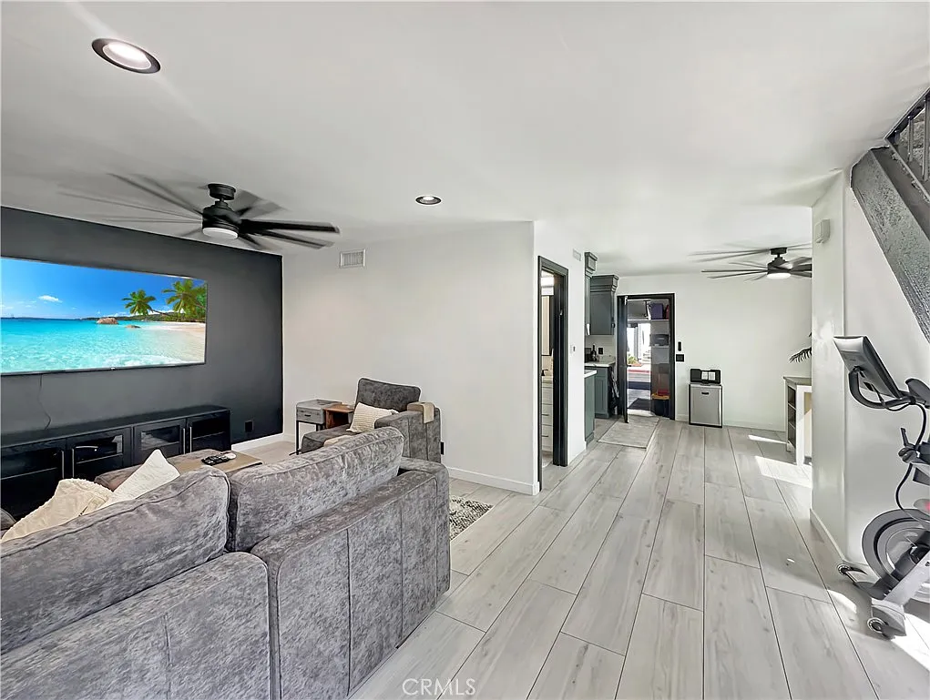 3 bed, 1.5 bath, 1158 sqft, $3,500 — Photo 3