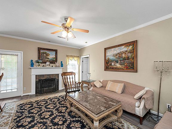 5th image of 1155 Castlemaine Dr
