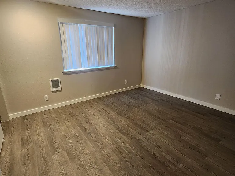 1505 Moore St — Photo 10