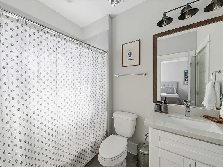 1116 W 15th 1/2 St #C — Photo 6