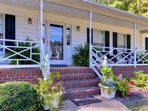 50 Schooner Ln, Mathews, VA 23109