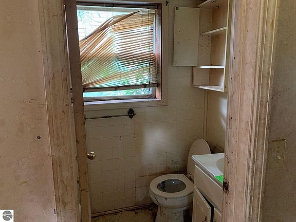 2nd image of 293 Birch St