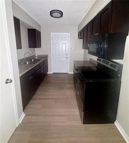 3 bed, 2.0 bath, 1100 sqft, $1,450 — Photo 4