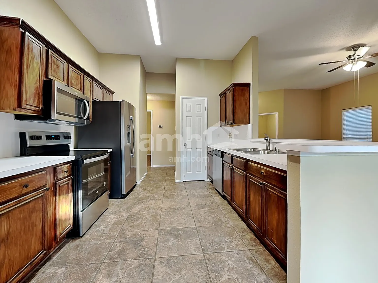 3 bed, 2.0 bath, 1568 sqft, $2,095 — Photo 3
