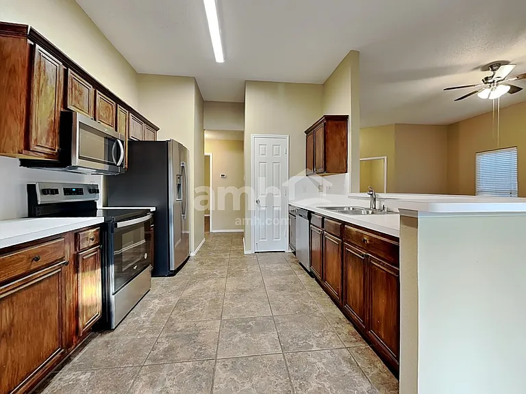 260 Beech Dr — Photo 3