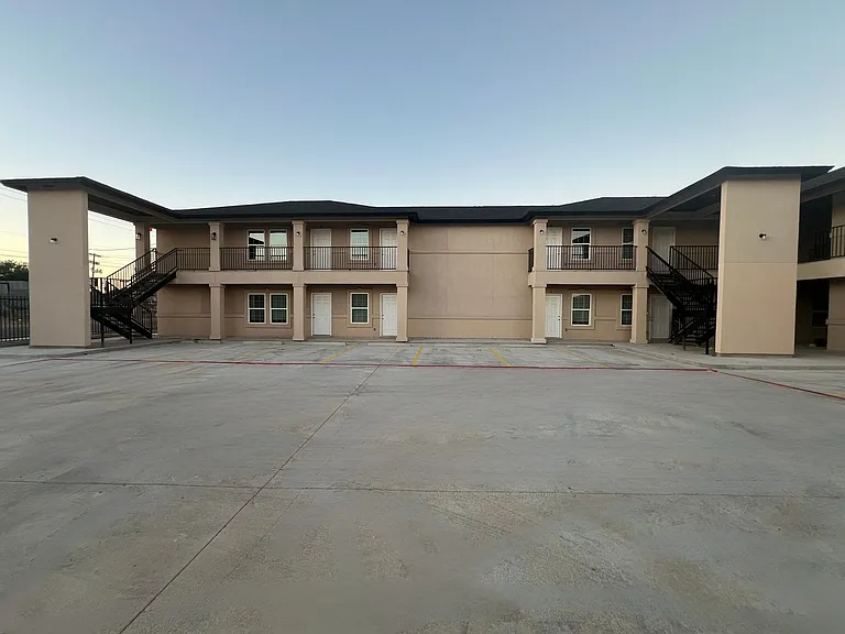 2904 E Lyon St — Photo 6
