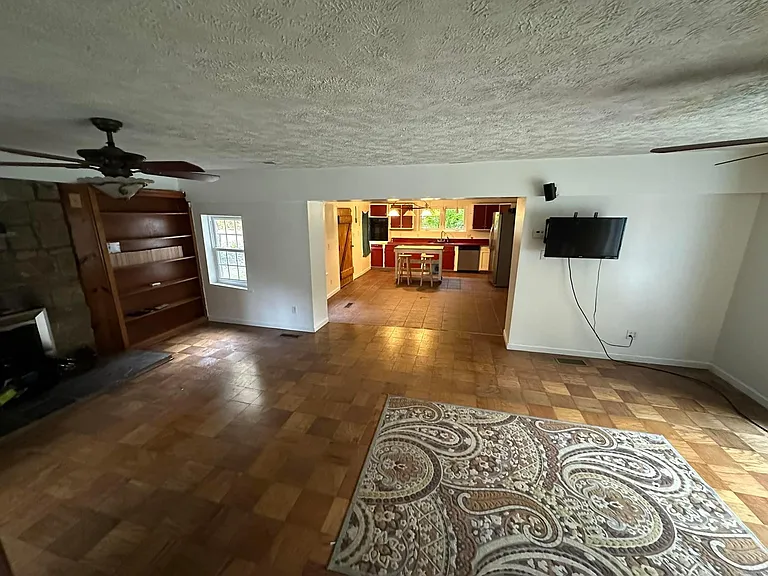385 Riverside Dr — Photo 26