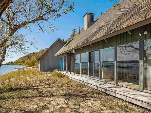 4875 Crystal Dr, Beulah, MI 49617