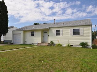 304 11th St NW, Mandan, ND 58554