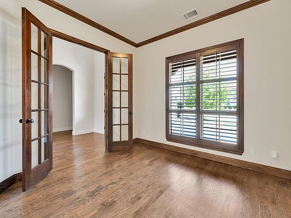 5th image of 1602 Meg Dr