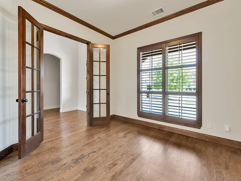 1602 Meg Dr — Photo 5