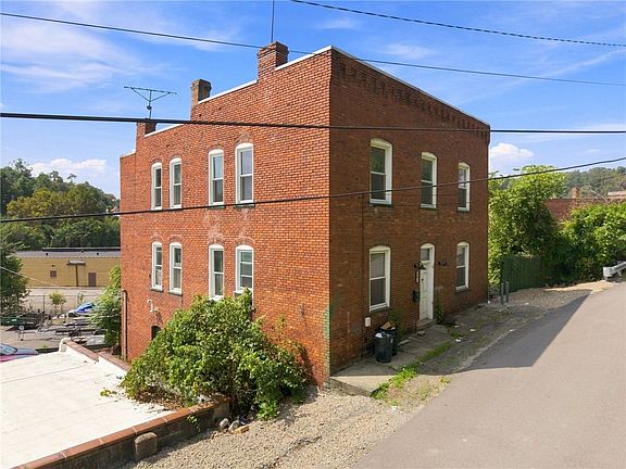 5th image of 32 Brown St